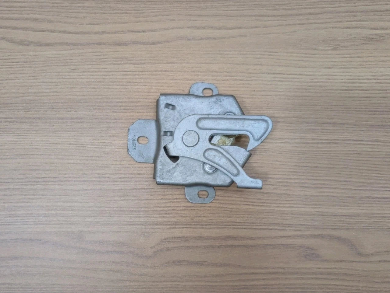 Bonnet Hood Latch For Suzuki Celerio 2008-2013 82110M68K00