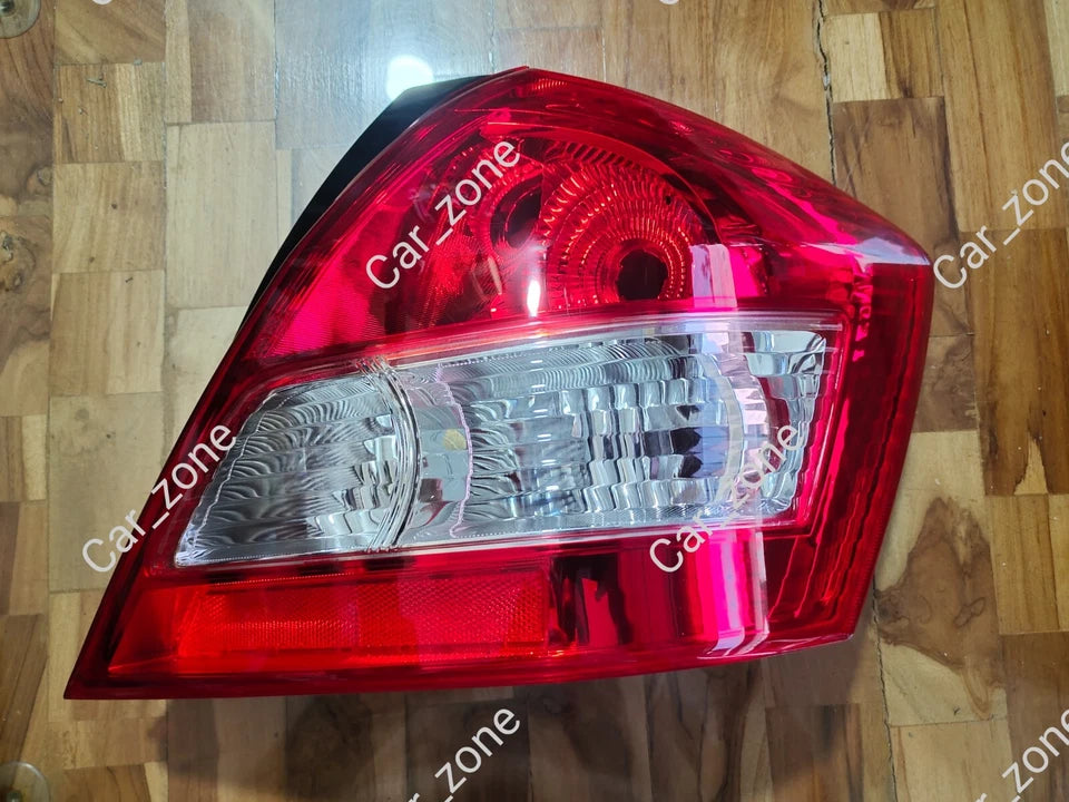 Lámpara de freno trasera original del lado derecho para Suzuki Dzire (2012 a 2017)