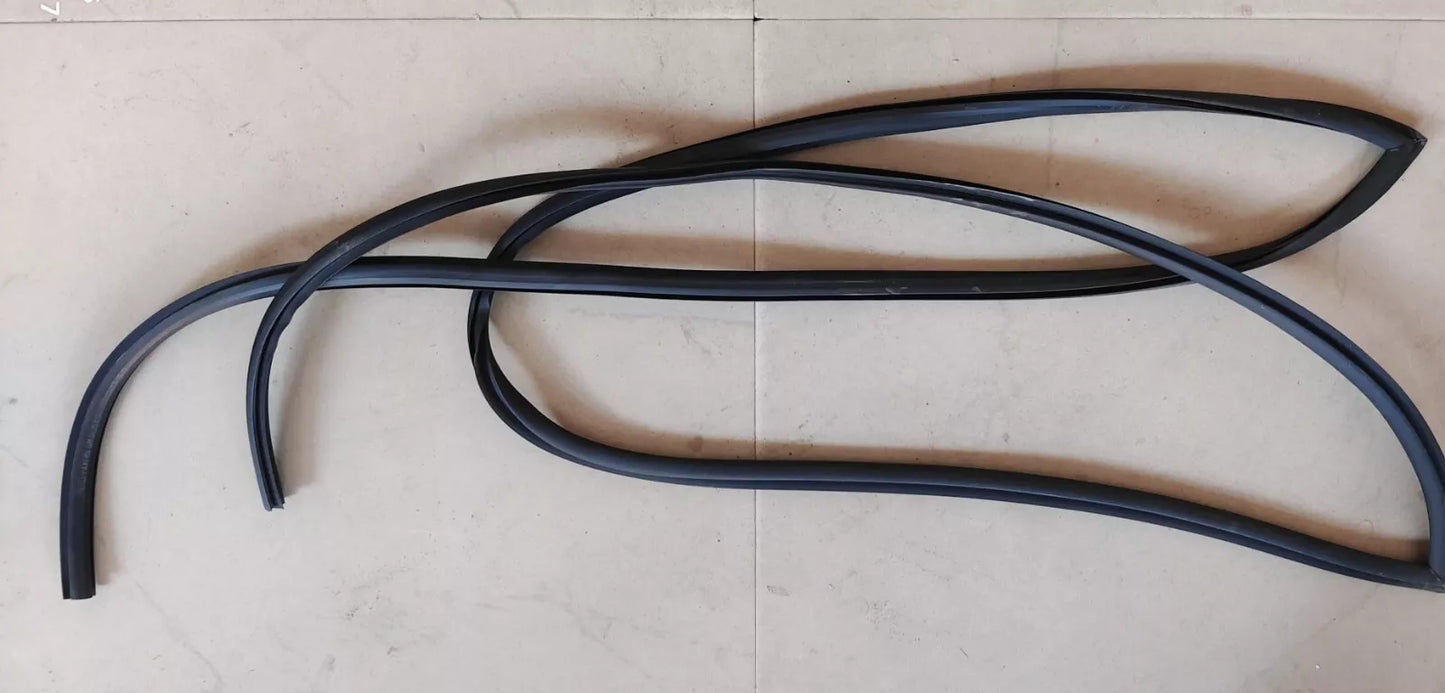 Windshield Weatherstrip Rubber Seal For Mahindra Scorpio 2nd & 3rd Generation