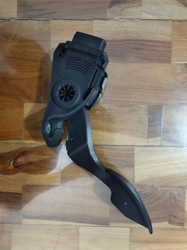 Control Pedal MARUTI BREZZA CIAZ ERTIGA S-CROSS SWIFT 49400M74L01