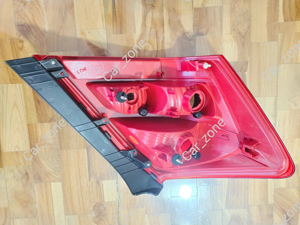 Lámpara de freno trasera original del lado derecho para Suzuki Dzire (2012 a 2017)
