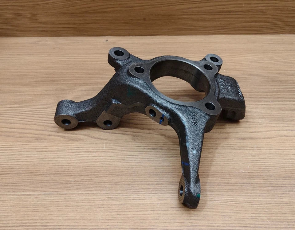 GENUINE KNUCKLE STEERING RIGHT SIDE PART NUMBER 45111M68PB0